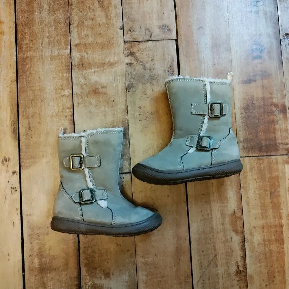 Oshkosh boots size 6 tan toddler girls faux fur detail